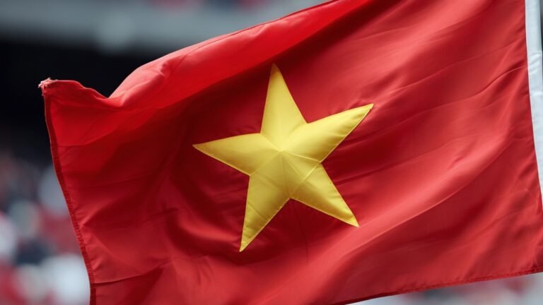 Cận cảnh lá cờ đỏ sao vàng tung bay, tượng trưng cho các cầu thủ đáng chú ý của đội tuyển Việt Nam